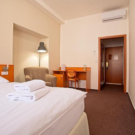 Wine Wellness Hotel Amande Hustopece Exterior photo