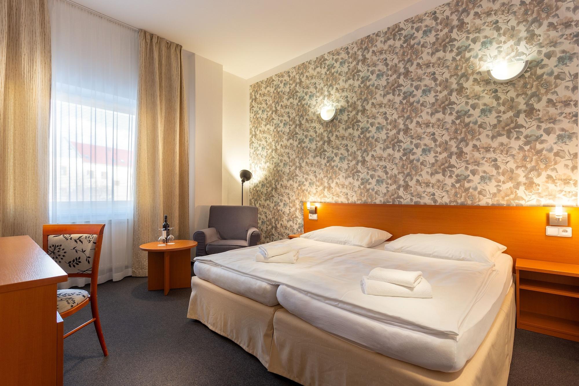Wine Wellness Hotel Amande Hustopece Exterior photo