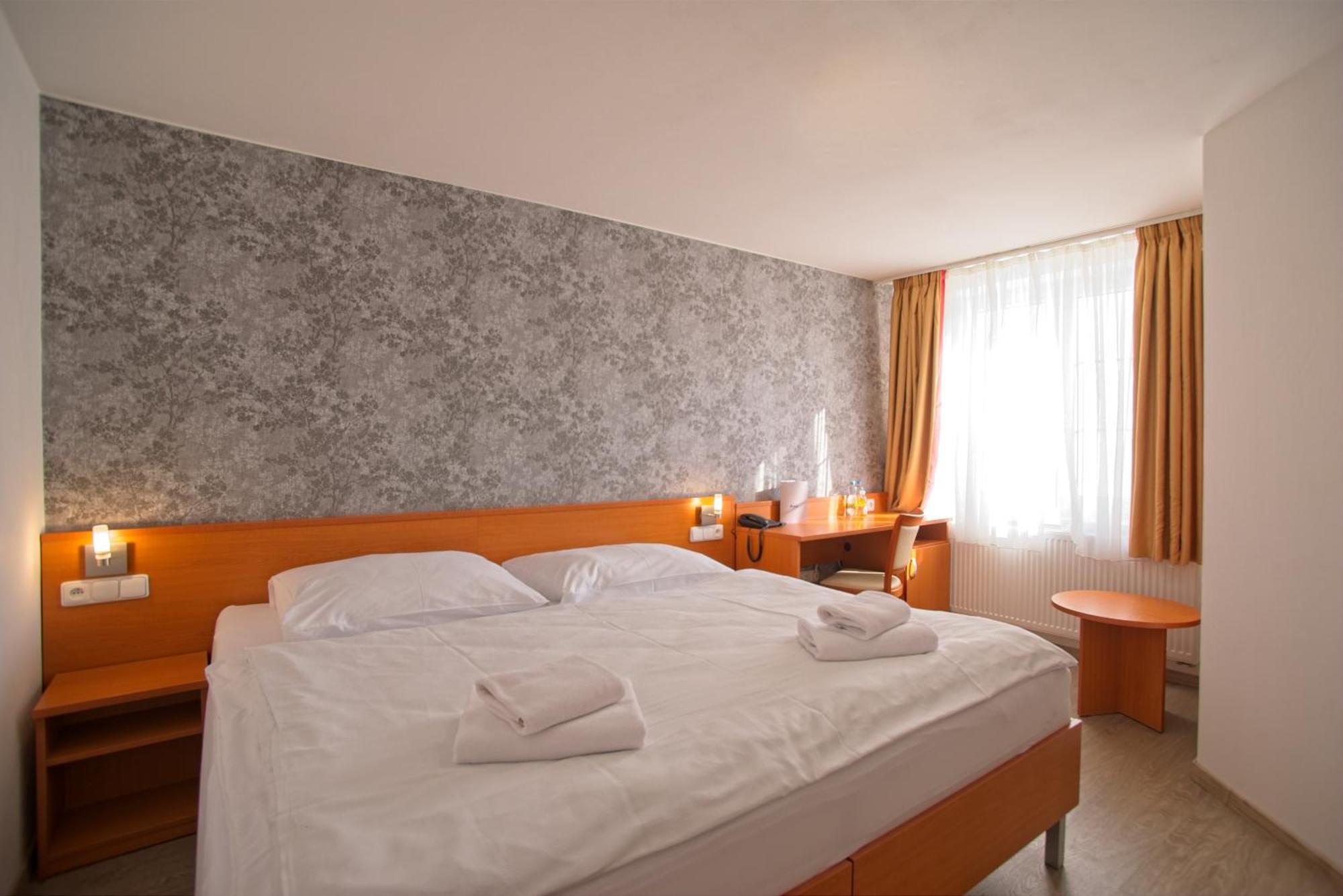 Wine Wellness Hotel Amande Hustopece Exterior photo