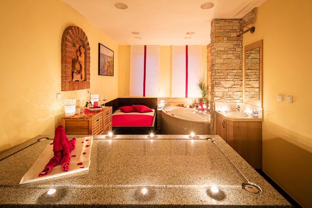 Wine Wellness Hotel Amande Hustopece Exterior photo