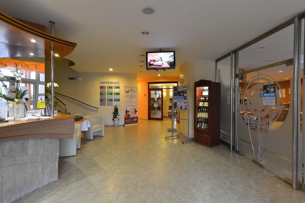 Wine Wellness Hotel Amande Hustopece Exterior photo