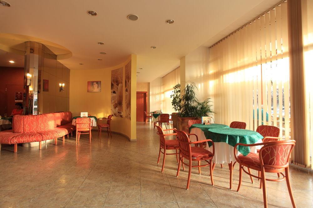 Wine Wellness Hotel Amande Hustopece Exterior photo