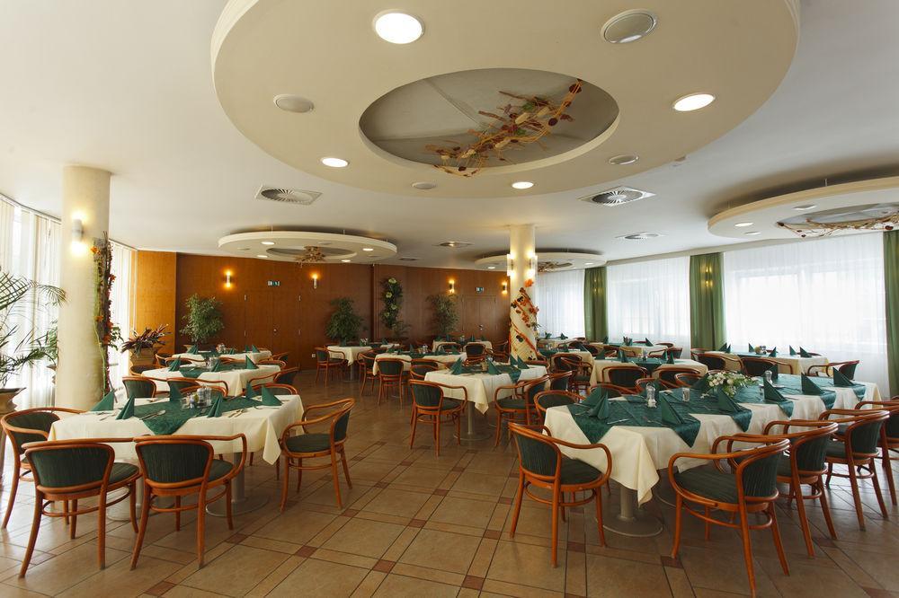 Wine Wellness Hotel Amande Hustopece Exterior photo